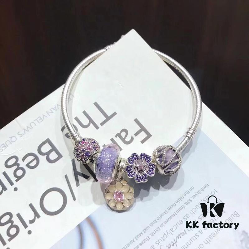 Pandora Pandora Silver Wire Purple Flower New Arrival! Highest Quality Available, Compatible with Official Counter Cleaning! Made with Cabinet Materials, Perfect 1:1 Craftsmanship! Imported Original Purple Glass from Thailand 🇹🇭, Sparkling Diamond Beads, Shiny Full-Paved Purple Five-Petal Flower, Purple Lace-Covered Ball Pendant. S925 Silver Comes with Official Packaging!