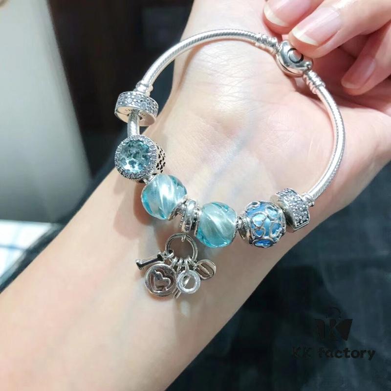 Pandora Pandora Ocean Blue Twist Love New Arrival! Made with counter materials, perfectly crafted one-to-one, quality comparable to official counter! Ocean blue striped glass, ocean blue entwined love, ocean blue cat's eye, full diamond positioned clasp, I love you flashing diamond pendant, S925 silver comes with official counter packaging!