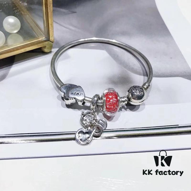 Pandora Pandora Silver Wire Bright Red Love New Arrival! Highest Quality on Market, Supports Counter Cleaning! Made with Counter Materials, Perfect 1:1 Craftsmanship! Imported Original Thai Silver Wire Red Glass, Sparkling Heart, I Love You Pendant, S925 Silver with Counter Packaging!