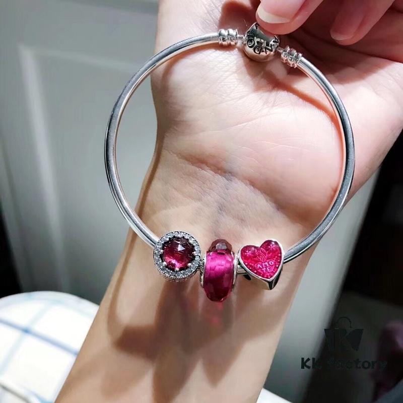 Pandora Pandora Beautiful Rose Red Love New Arrival! Made with counter materials, one-to-one perfect craftsmanship, quality comparable to counter! Faceted rose red glass, rose red sparkling diamond cat's eye, Valentine's Amo TE love charm bead, full of love. S925 silver comes with counter packaging!