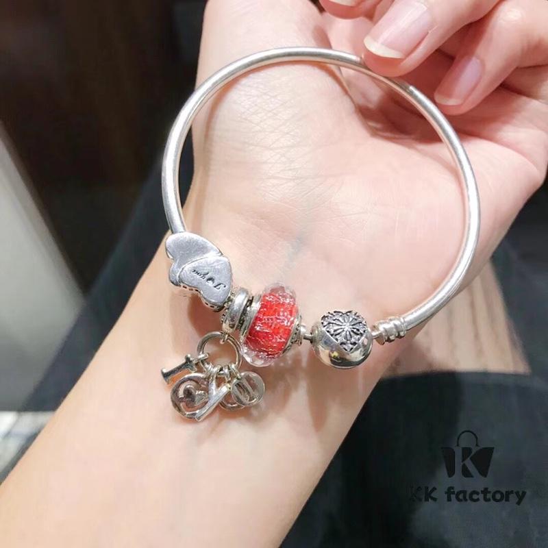 Pandora Pandora Silver Wire Bright Red Love New Arrival! Highest Quality on Market, Supports Counter Cleaning! Made with Counter Materials, Perfect 1:1 Craftsmanship! Imported Original Thai Silver Wire Red Glass, Sparkling Heart, I Love You Pendant, S925 Silver with Counter Packaging!