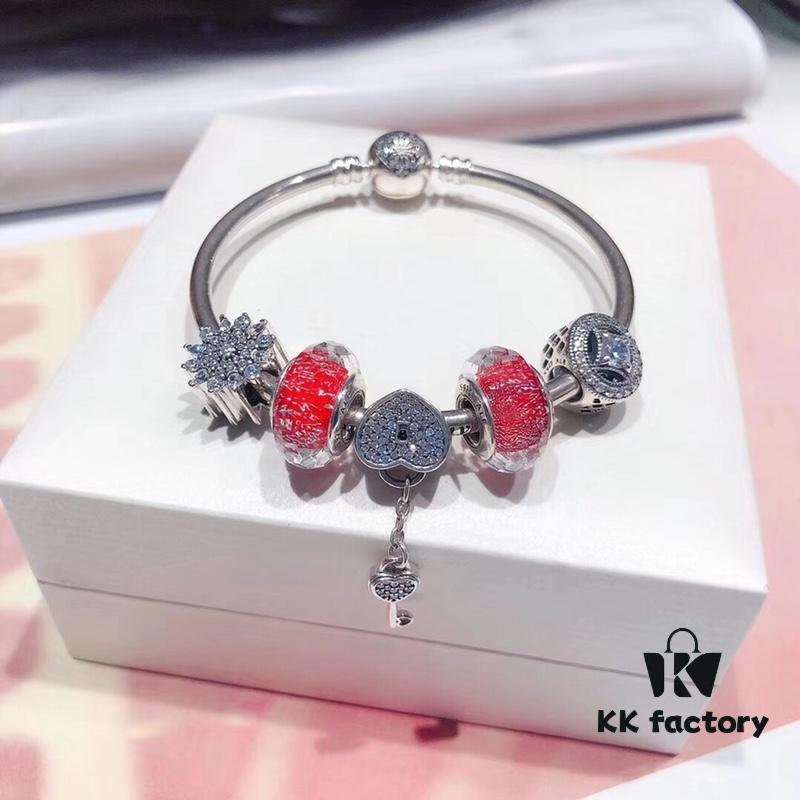 Pandora Pandora Silver Wire Red New Arrival! Highest Quality on Market, Supports Counter Cleaning! Made with Counter Materials for Perfect One-to-One Craftsmanship! Imported Original Red Glass Bead from Thailand, Lovely Heart Key Pendant, Beautiful Snowflake Bead, Prosperity Coin Bead, Beautifying Your Entire Youth. S925 Silver Comes with Official Packaging!