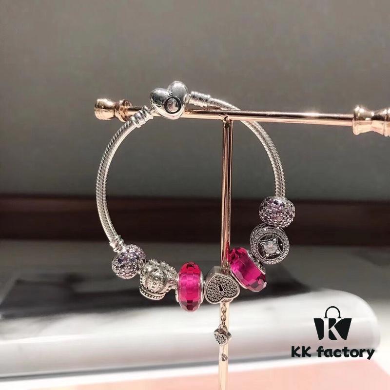Pandora Rose Red Sparkling Crystal Heart Key Pendant! New Arrival! Made with Cabinet Materials, Perfect 1:1 Craftsmanship, Quality Comparable to Official Counter! Rose red faceted glass, lucky sparkling beads, openwork crown, pink-purple sparkling beads, heart-shaped key charm, S925 silver, comes with official packaging!