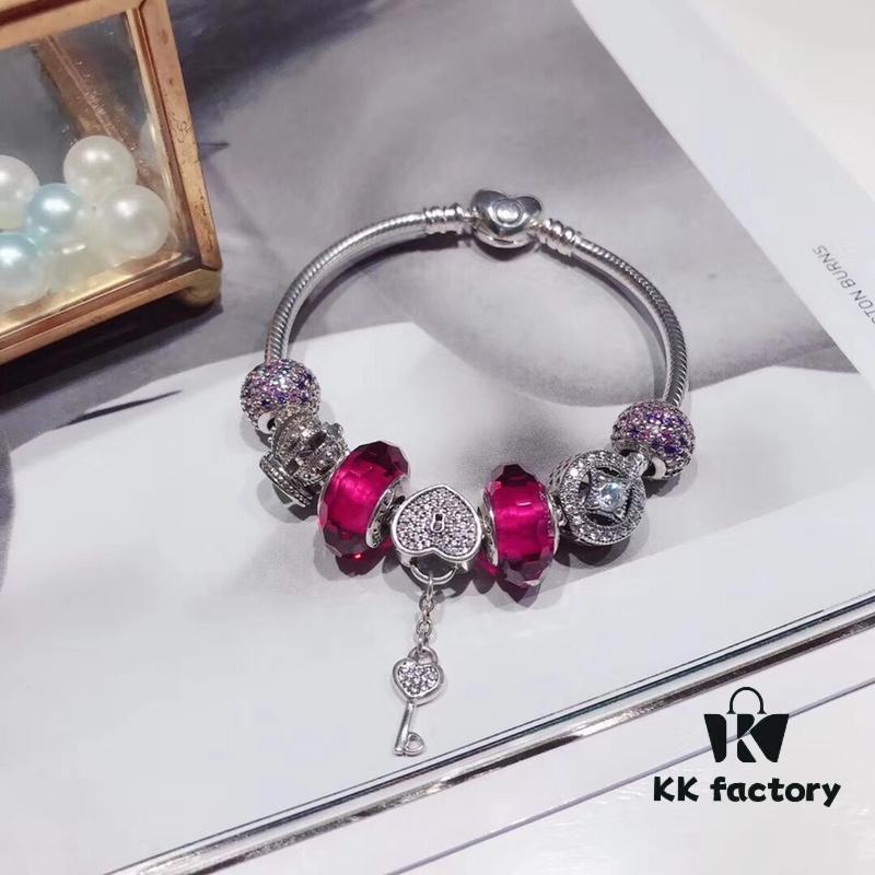 Pandora Rose Red Sparkling Crystal Heart Key Pendant! New Arrival! Made with Cabinet Materials, Perfect 1:1 Craftsmanship, Quality Comparable to Official Counter! Rose red faceted glass, lucky sparkling beads, openwork crown, pink-purple sparkling beads, heart-shaped key charm, S925 silver, comes with official packaging!