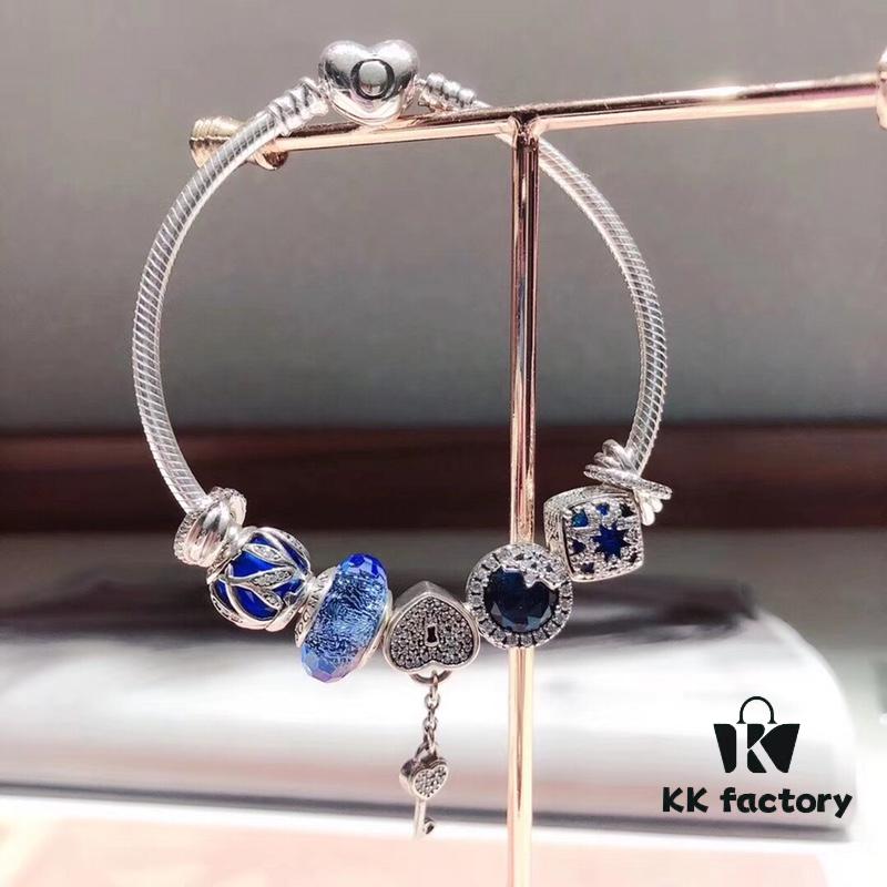 Pandora Pandora Silver Wire Blue Opal Key New Arrival! Top Quality on Market, Compatible with Official Store Cleaning! Made with One-to-One Perfect Craftsmanship Using Counter Materials! Imported Original Thai Silver Wire and Blue Glass, Sparkling Shine, Beauty of Glaciers, Heart-Shaped Key, S925 Silver with Official Packaging!