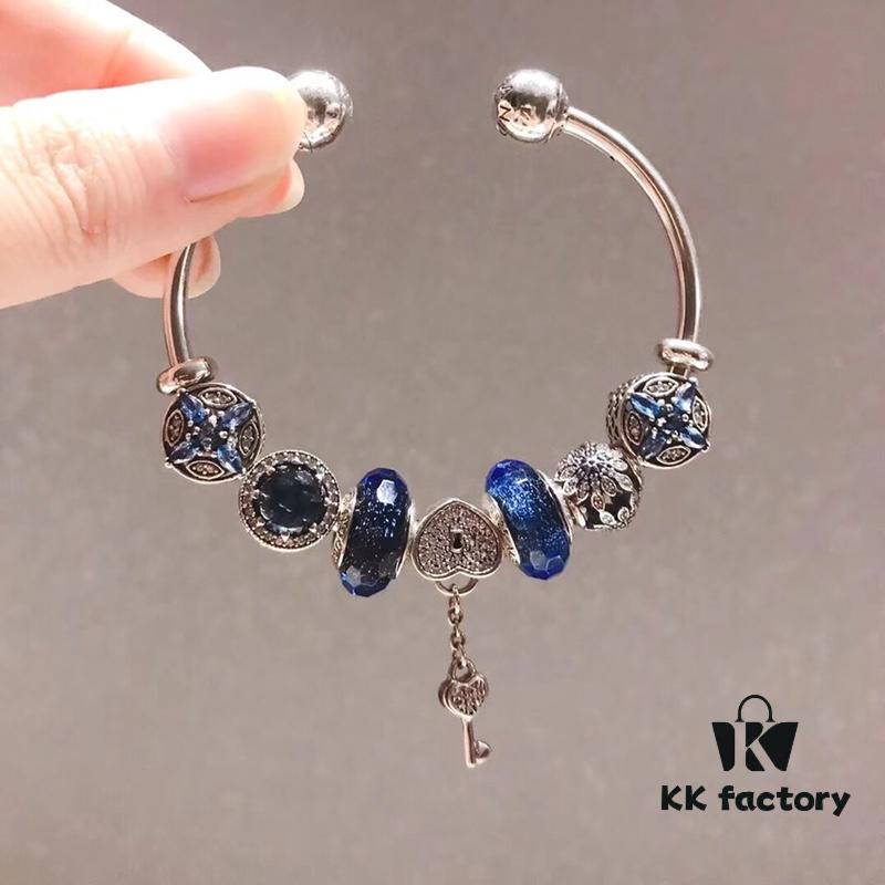 Pandora Pandora Blue Sparkling Diamond Heart ♥️ Key 🔑 New Arrival! Made with counter materials, one-to-one perfect craftsmanship, quality comparable to counter! Blue faceted glass, dark blue cat's eye, cross snowflake ❄️, sparkling diamond heart ♥️ key 🔑 pendant, S925 silver with original counter packaging! 🍃🌺