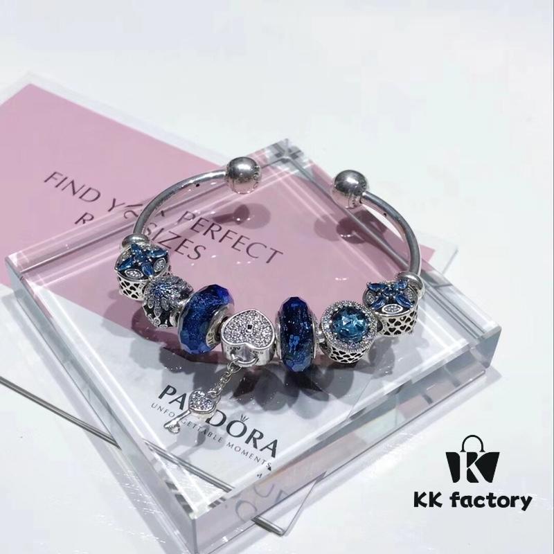 Pandora Pandora Blue Sparkling Diamond Heart ♥️ Key 🔑 New Arrival! Made with counter materials, one-to-one perfect craftsmanship, quality comparable to counter! Blue faceted glass, dark blue cat's eye, cross snowflake ❄️, sparkling diamond heart ♥️ key 🔑 pendant, S925 silver with original counter packaging! 🍃🌺