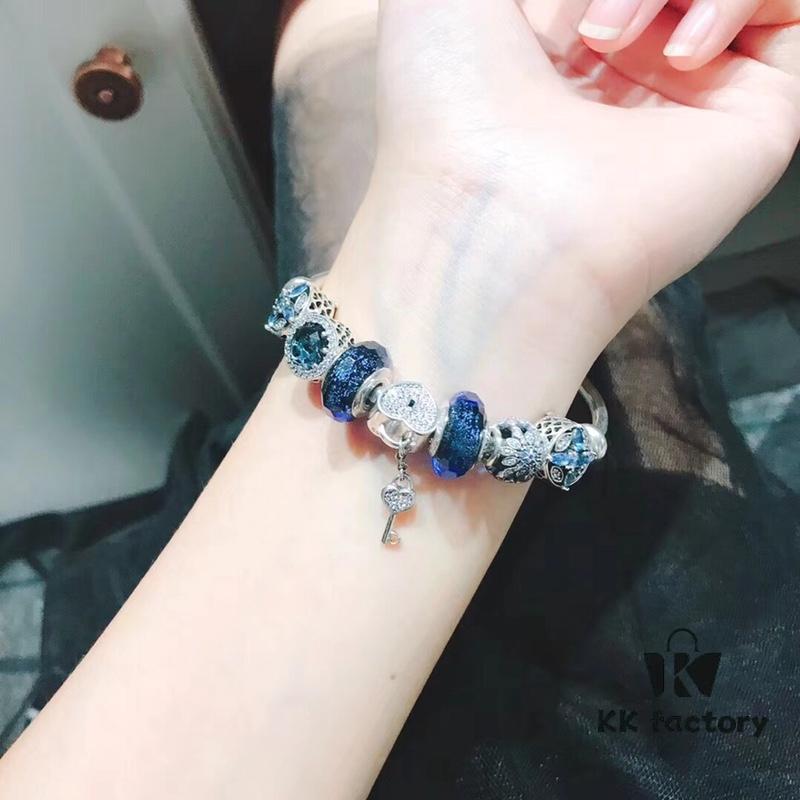 Pandora Pandora Blue Sparkling Diamond Heart ♥️ Key 🔑 New Arrival! Made with counter materials, one-to-one perfect craftsmanship, quality comparable to counter! Blue faceted glass, dark blue cat's eye, cross snowflake ❄️, sparkling diamond heart ♥️ key 🔑 pendant, S925 silver with original counter packaging! 🍃🌺