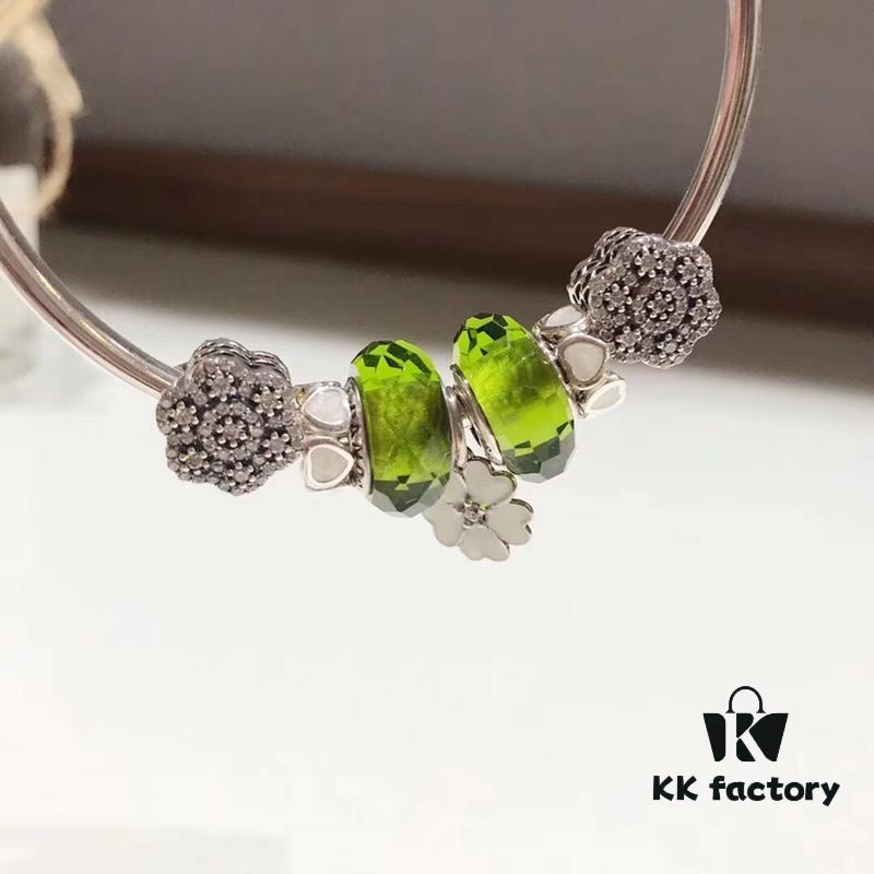 Pandora Olive Green Fresh Floral Pendant🌸 New Arrival! Perfectly crafted with boutique materials, matching store quality!