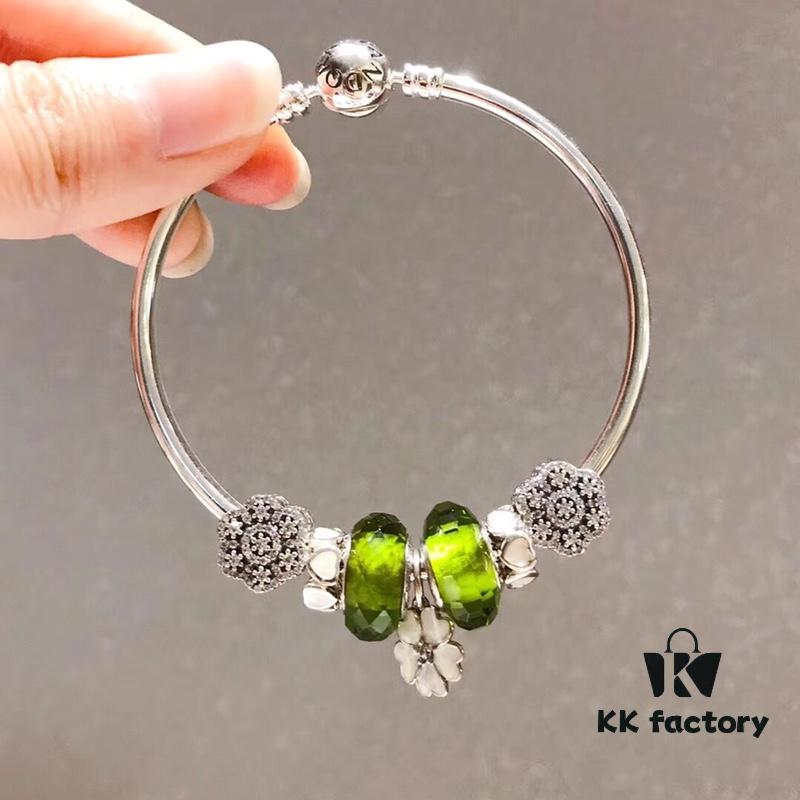 Pandora Olive Green Fresh Floral Pendant🌸 New Arrival! Perfectly crafted with boutique materials, matching store quality!