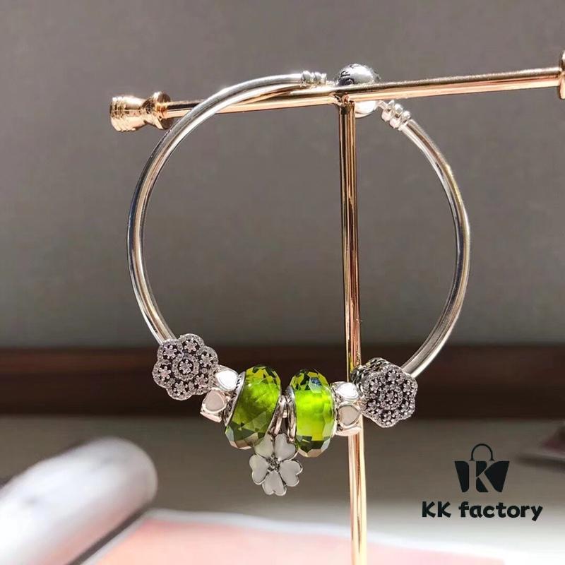 Pandora Olive Green Fresh Floral Pendant🌸 New Arrival! Perfectly crafted with boutique materials, matching store quality!