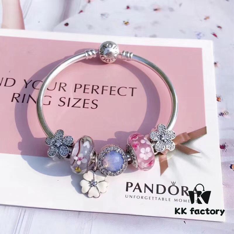 Pandora Pink and Purple Two-Tone Flower Daisy Sparkling New Arrival! Crafted with counter-grade materials, perfectly replicating the original design, quality comparable to official store products!