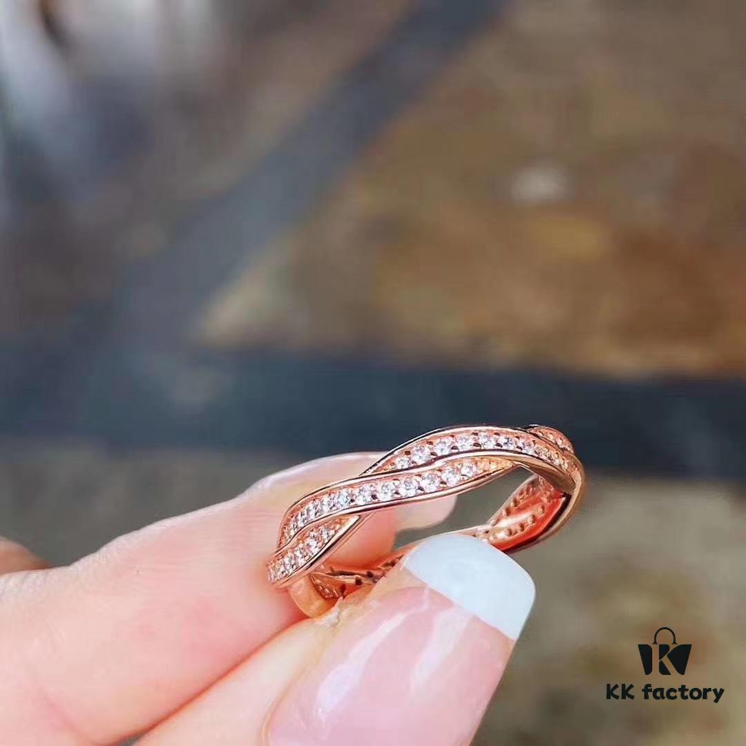 Pandora Wheel of Fate Rose Gold Ring 💍 A popular in-store style with meaningful symbolism