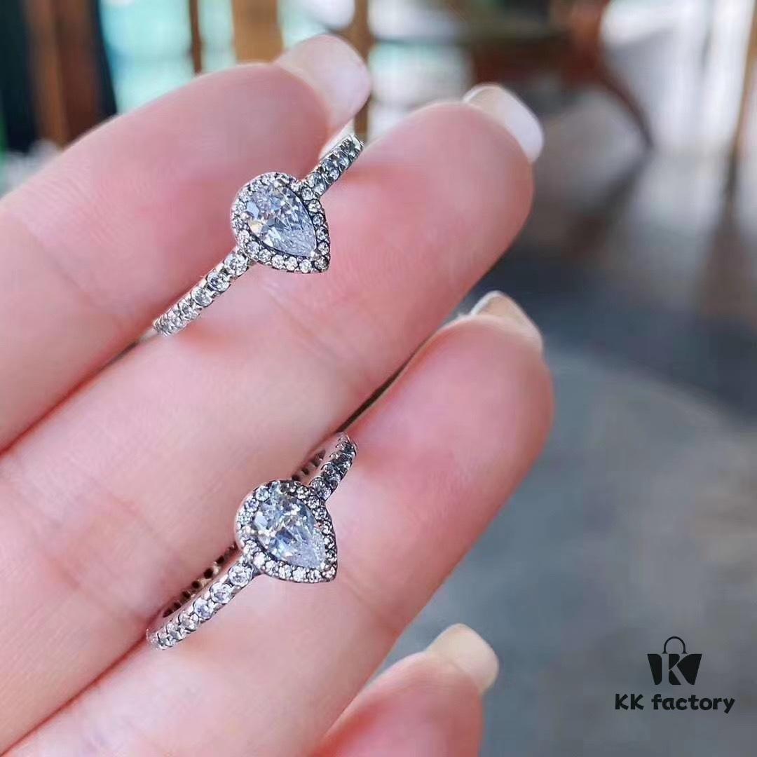 Pandora Waterdrop Pigeon Ring, carefully crafted with a waterdrop shape — perfectly sized for standalone wear or pairing with a wish ring, a true standout 💫 Made of sterling silver with the entire band encrusted with sparkling diamonds