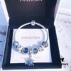 Pandora Pandora Midnight Blue Snowflake ❄️ New Arrival! Made with counter materials, perfectly crafted one-to-one, quality comparable to official store products! Sparkling midnight blue cat's eye, white daisy enamel bead, blue sparkling snowflake ❄️ bead, blue vibrant sparkling bead, paired with blue snowflake ❄️ pendant. S925 silver comes with official packaging!