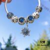 Pandora Pandora Midnight Blue Snowflake ❄️ New Arrival! Made with counter materials, perfectly crafted one-to-one, quality comparable to official store products! Sparkling midnight blue cat's eye, white daisy enamel bead, blue sparkling snowflake ❄️ bead, blue vibrant sparkling bead, paired with blue snowflake ❄️ pendant. S925 silver comes with official packaging!