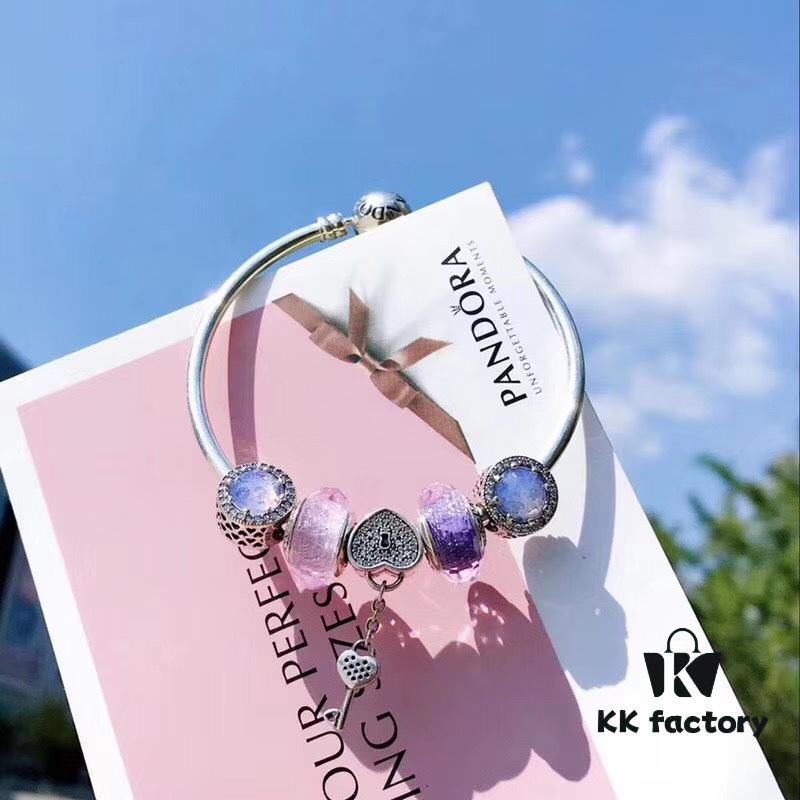 Pandora Pandora Silver Wire Pink Purple Heart Key New Arrival! Top Grade on Market, Compatible with Official Counter Cleaning! Made with Cabinet Materials for Perfect One-to-One Replication! Imported Original Thai Silver Wire Pink Purple Glass, Sparkling Diamond Cat's Eye, Paired with Sparkling Diamond Heart Key Pendant. S925 Silver Comes with Official Packaging!