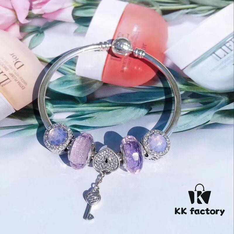 Pandora Pandora Silver Wire Pink Purple Heart Key New Arrival! Top Grade on Market, Compatible with Official Counter Cleaning! Made with Cabinet Materials for Perfect One-to-One Replication! Imported Original Thai Silver Wire Pink Purple Glass, Sparkling Diamond Cat's Eye, Paired with Sparkling Diamond Heart Key Pendant. S925 Silver Comes with Official Packaging!