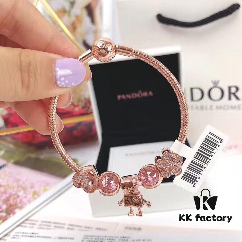 Super Popular Poster Style 'Little Bella and Friends' 🔥 Worry-Free, Inseparable... This Is the Best Companion ❤️