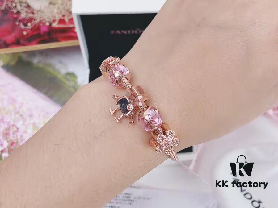 Super Popular Poster Style 'Little Bella and Friends' 🔥 Worry-Free, Inseparable... This Is the Best Companion ❤️