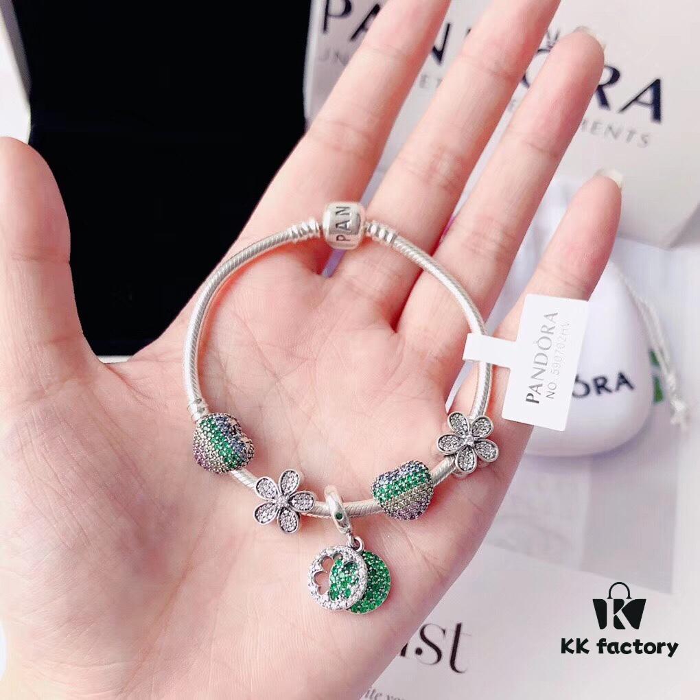 Exclusive Launch 🍀 Lucky Four-Leaf Clover 🍀 Symbolizing Happiness and Joy 🍀 Fresh and Elegant Design 🍀 Stunningly Beautiful! Attracts Envious Glances with Every Move! A Must-Have Bestseller – Grab Yours Now!