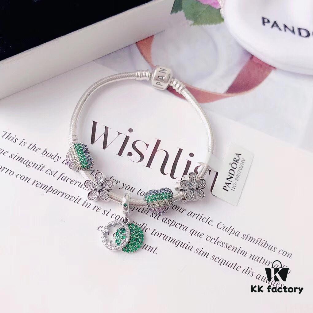 Exclusive Launch 🍀 Lucky Four-Leaf Clover 🍀 Symbolizing Happiness and Joy 🍀 Fresh and Elegant Design 🍀 Stunningly Beautiful! Attracts Envious Glances with Every Move! A Must-Have Bestseller – Grab Yours Now!