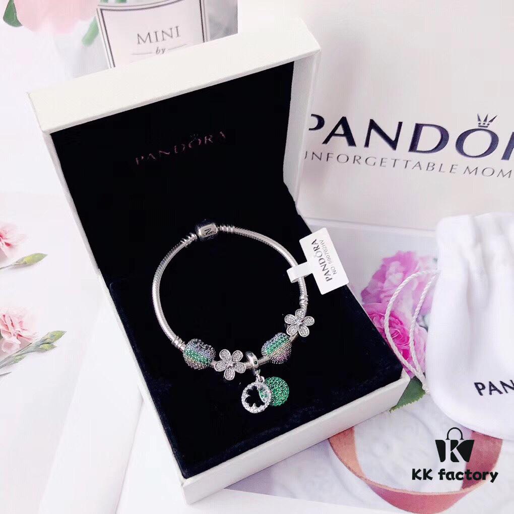 Exclusive Launch 🍀 Lucky Four-Leaf Clover 🍀 Symbolizing Happiness and Joy 🍀 Fresh and Elegant Design 🍀 Stunningly Beautiful! Attracts Envious Glances with Every Move! A Must-Have Bestseller – Grab Yours Now!