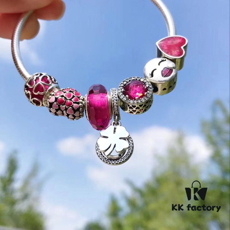 Pandora Pandora Passionate Rose Red Clover New Arrival! Made with counter materials, perfectly crafted one-to-one, quality comparable to official counter! Rose red faceted crystal, sparkling rose red cat's eye, Valentine's enamel heart, rose red smiling lips, rose red entwined love, Valentine's heart enamel paired with clover pendant. S925 silver comes with official counter packaging!