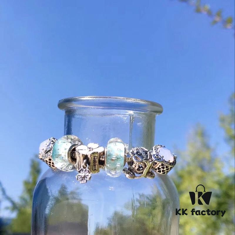 Pandora Pandora Silver Mint Poetry Flower Bloom New Arrival! Made with counter materials, one-to-one perfect craftsmanship, quality comparable to counter products! Silver mint glass, lucky money coin beads, fairy tale pumpkin carriage, sparkling diamond cat's eye, paired with pink five-petal enamel pendant. S925 silver comes with official counter packaging!