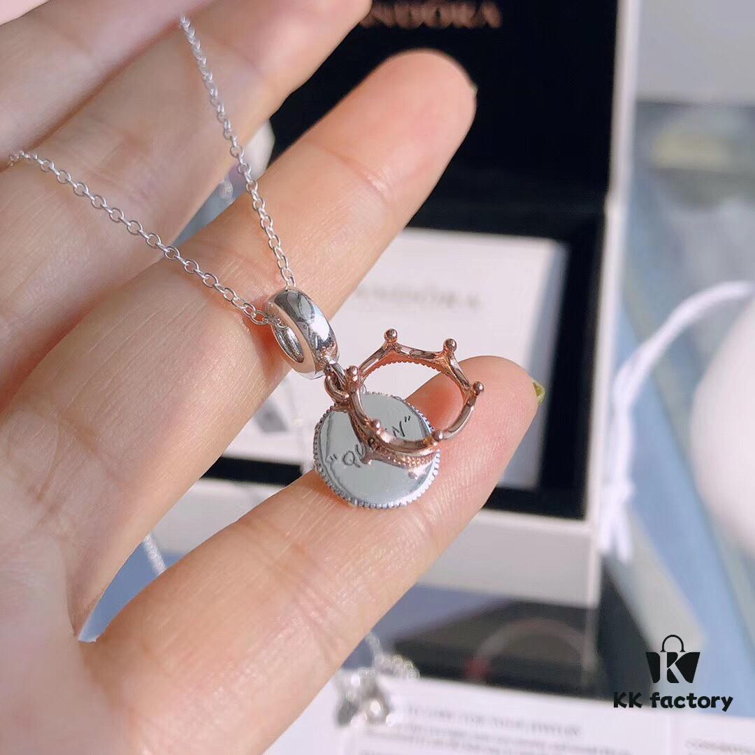 New Arrival✨Pandora Official Website Same Style 'Queen and Crown' Necklace, Crown Shape with Double-Sided Two-Tone Design of 'Empress', Engraved with 'Queen' at Center