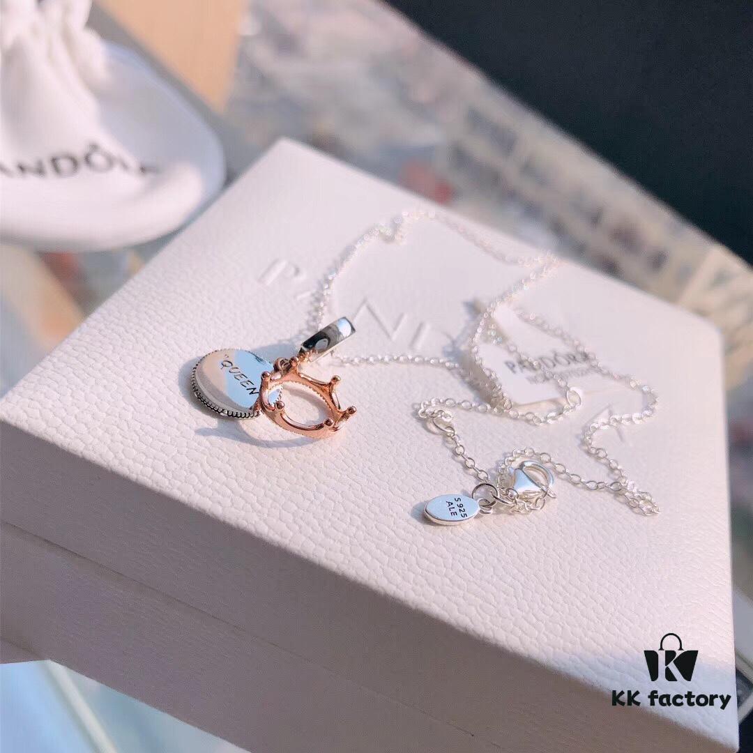 New Arrival✨Pandora Official Website Same Style 'Queen and Crown' Necklace, Crown Shape with Double-Sided Two-Tone Design of 'Empress', Engraved with 'Queen' at Center