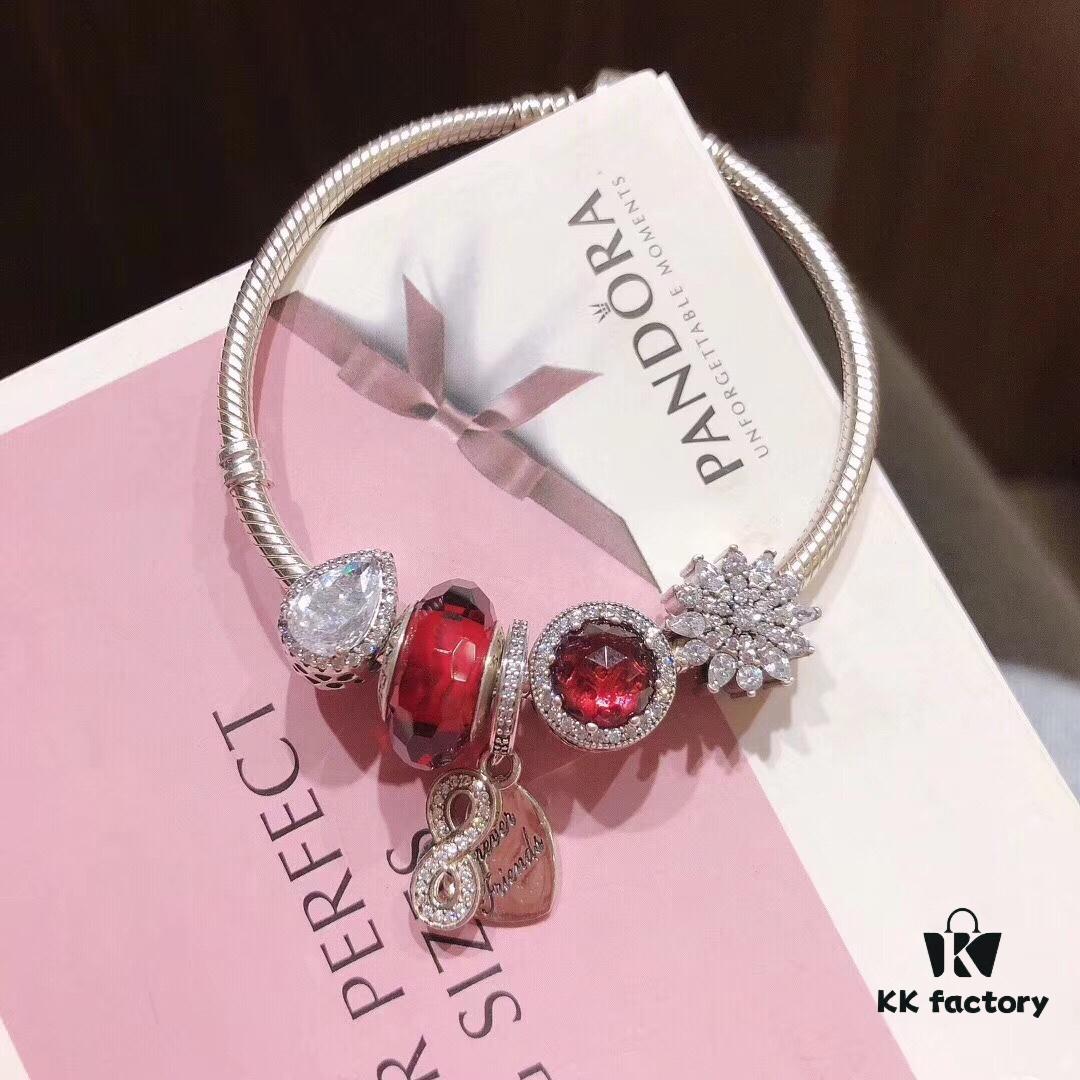Pandora Rose Red Infinity Love ❤️ New Arrival! Made with counter-grade materials, perfectly crafted at a 1:1 ratio, quality comparable to official store products. Features rose-red faceted glass beads, sparkling diamond-cut rose-red cat's eye, colorful snowflake beads, sparkling teardrop beads 💧, and the infinity '8' shaped heart pendant 💗. Comes with original packaging! 🍃🌺