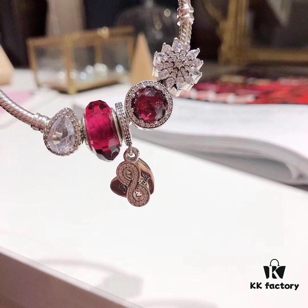 Pandora Rose Red Infinity Love ❤️ New Arrival! Made with counter-grade materials, perfectly crafted at a 1:1 ratio, quality comparable to official store products. Features rose-red faceted glass beads, sparkling diamond-cut rose-red cat's eye, colorful snowflake beads, sparkling teardrop beads 💧, and the infinity '8' shaped heart pendant 💗. Comes with original packaging! 🍃🌺