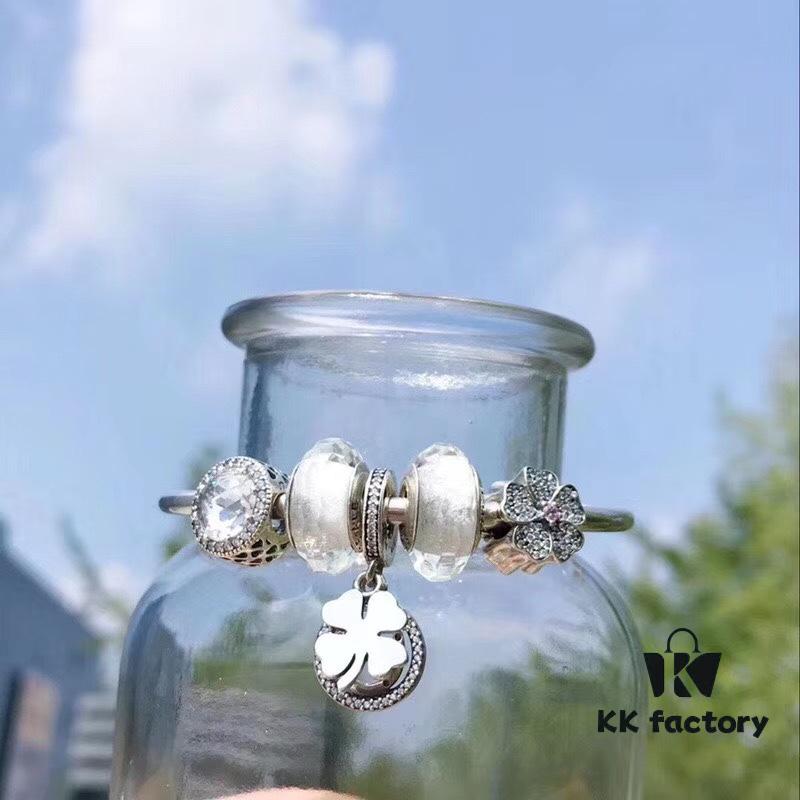 Pandora White Clover New Arrival! Crafted with boutique materials, perfectly replicating the original design. High-quality silver wire with white faceted glass beads, sparkling white cat's eye beads, and fully diamond-paved five-petal flower spacers paired with a clover charm. Made of S925 sterling silver and comes with authentic boutique packaging!