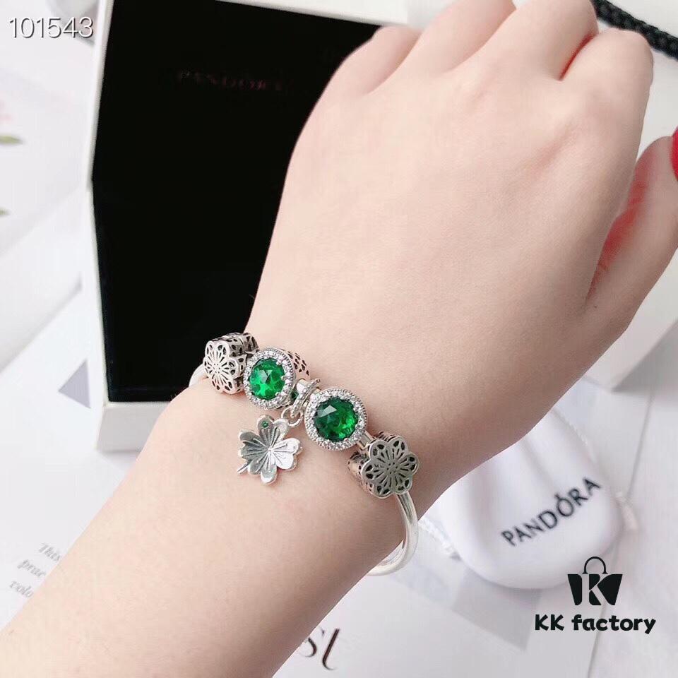 Exclusive Launch 🍀 Classic Cat's Eye with Lucky Clover Pendant 🍀 Symbolizing Good Luck and Happiness 🍀 Stunningly Beautiful!