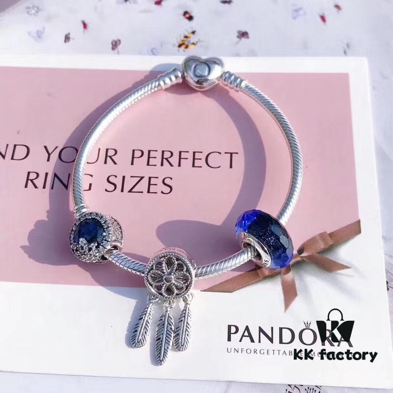 Pandora Pandora Blue Dream Catcher New Arrival! Made with counter materials, perfectly crafted one-to-one, quality comparable to counter! Brilliant blue faceted glass, sparkling snowflake ❄ cat's eye, meaningful dream catcher pendant paired with classic heart 💗 snake bone chain design. S925 silver comes with counter packaging! 🍃🌺