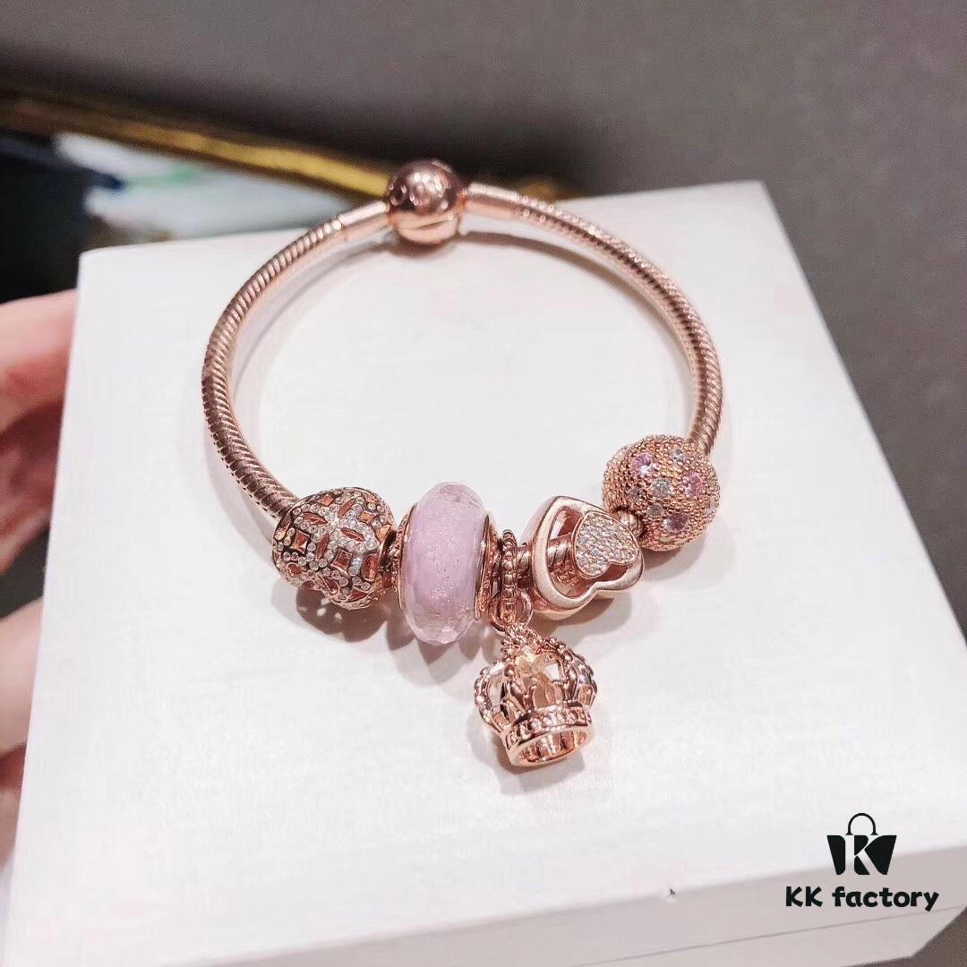 Pandora Rose Crown Crown 👑 New Arrival! Made with boutique materials, perfectly crafted one-to-one, quality comparable to boutique standard. Features rose pink faceted crystal, rose open-heart design 💗, rose floral heart charm 💗, same-color sparkling stone clasp, and rose crown pendant. Comes with official boutique packaging! 🍃🌺