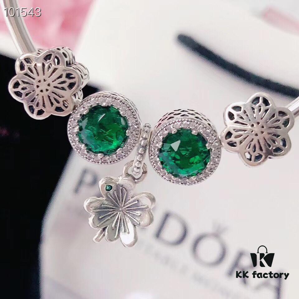 Exclusive Launch 🍀 Classic Cat's Eye with Lucky Clover Pendant 🍀 Symbolizing Good Luck and Happiness 🍀 Stunningly Beautiful!