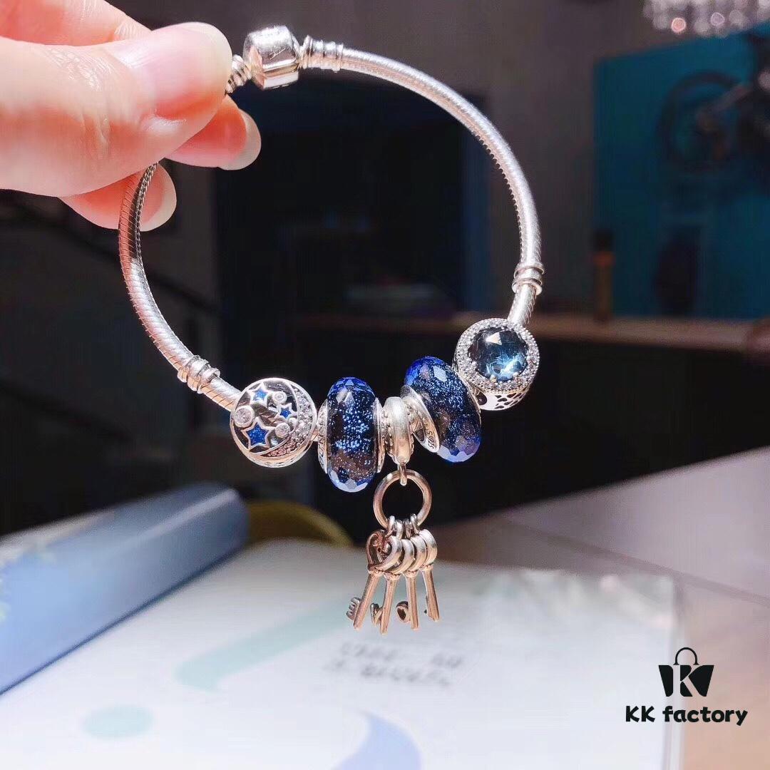 Pandora Pandora Brilliant Blue Colorful Love Key 🔑 New Arrival! Made with counter materials, perfectly crafted one-to-one, quality comparable to counter products. Featuring brilliant blue faceted crystal, sparkling diamond-cut dark cat's eye, openwork star and moon beads, noble colorful love key 🔑 pendant. Comes with original counter packaging!