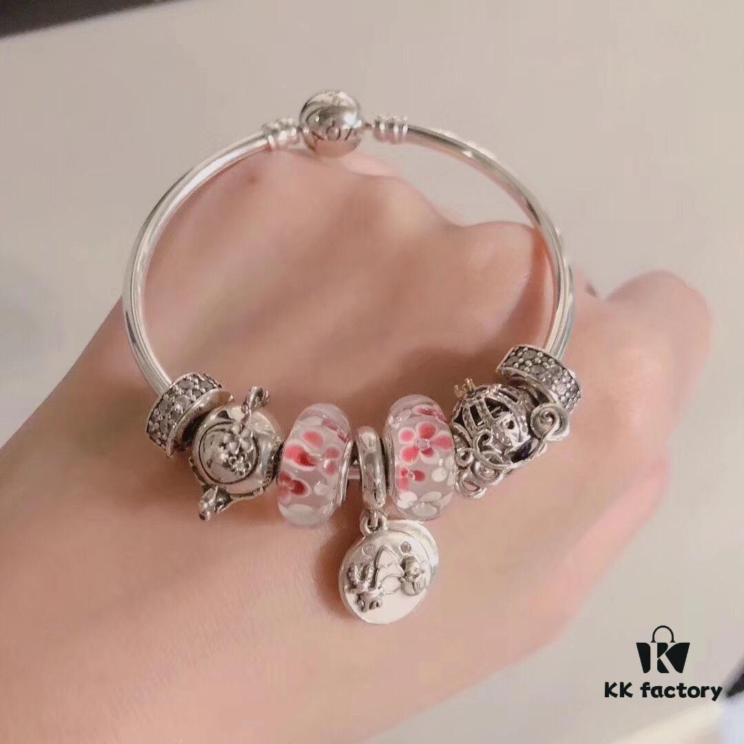 Pandora Pandora Peach Blossom Snowman ❄️ New Arrival! Made with counter materials, perfectly crafted one-to-one, quality comparable to official counter products. Featuring peach blossom glass bead, teapot fairy 🧚‍♀️, fairy tale pumpkin carriage, sparkling rhinestone clip, white snowman pendant. Comes with original counter packaging! 🍃🌺