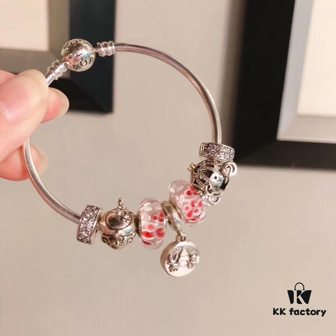 Pandora Pandora Peach Blossom Snowman ❄️ New Arrival! Made with counter materials, perfectly crafted one-to-one, quality comparable to official counter products. Featuring peach blossom glass bead, teapot fairy 🧚‍♀️, fairy tale pumpkin carriage, sparkling rhinestone clip, white snowman pendant. Comes with original counter packaging! 🍃🌺