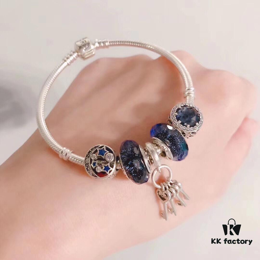 Pandora Pandora Brilliant Blue Colorful Love Key 🔑 New Arrival! Made with counter materials, perfectly crafted one-to-one, quality comparable to counter products. Featuring brilliant blue faceted crystal, sparkling diamond-cut dark cat's eye, openwork star and moon beads, noble colorful love key 🔑 pendant. Comes with original counter packaging!