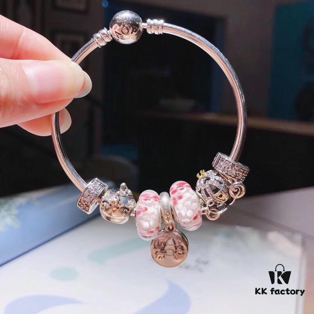 Pandora Pandora Peach Blossom Snowman ❄️ New Arrival! Made with counter materials, perfectly crafted one-to-one, quality comparable to official counter products. Featuring peach blossom glass bead, teapot fairy 🧚‍♀️, fairy tale pumpkin carriage, sparkling rhinestone clip, white snowman pendant. Comes with original counter packaging! 🍃🌺