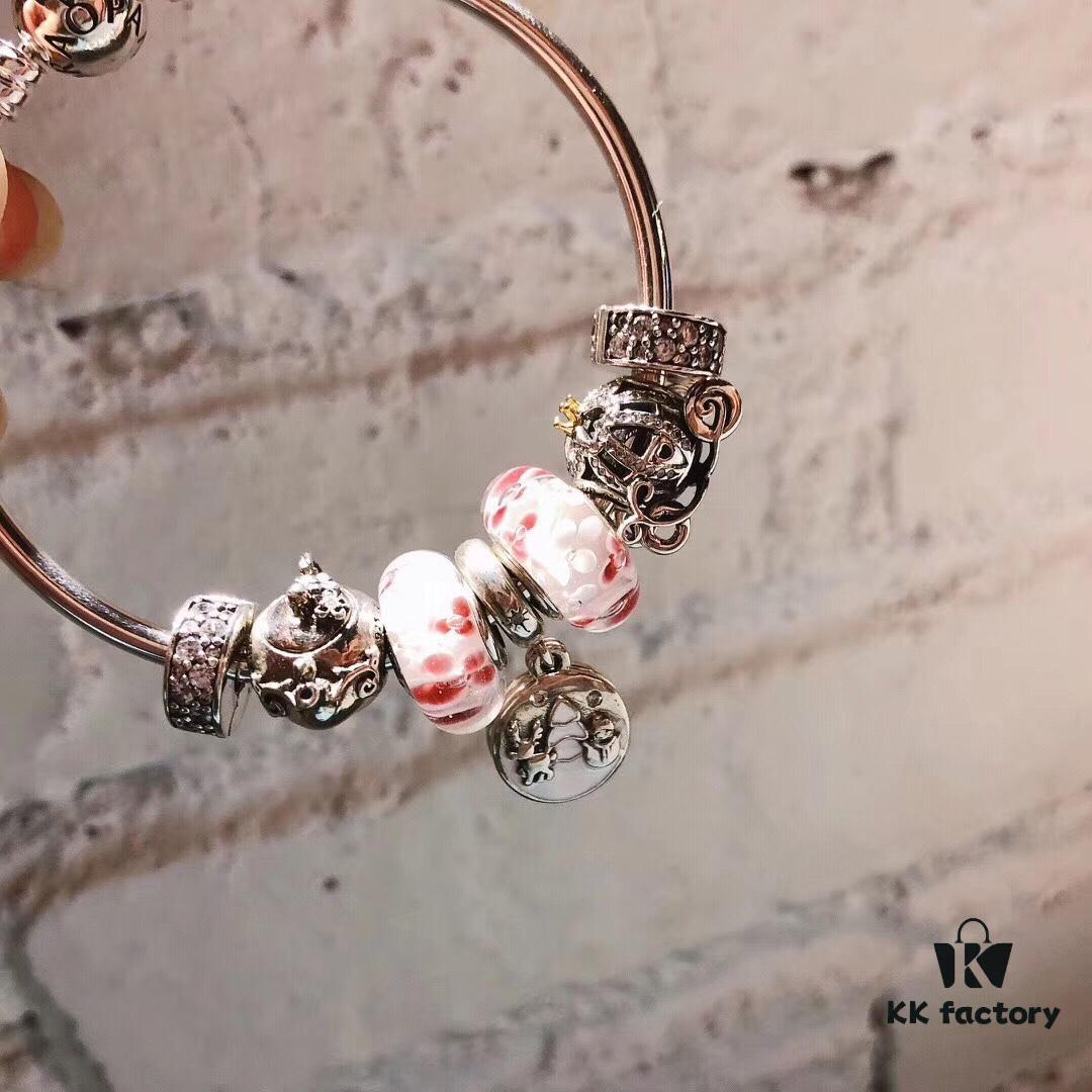 Pandora Pandora Peach Blossom Snowman ❄️ New Arrival! Made with counter materials, perfectly crafted one-to-one, quality comparable to official counter products. Featuring peach blossom glass bead, teapot fairy 🧚‍♀️, fairy tale pumpkin carriage, sparkling rhinestone clip, white snowman pendant. Comes with original counter packaging! 🍃🌺