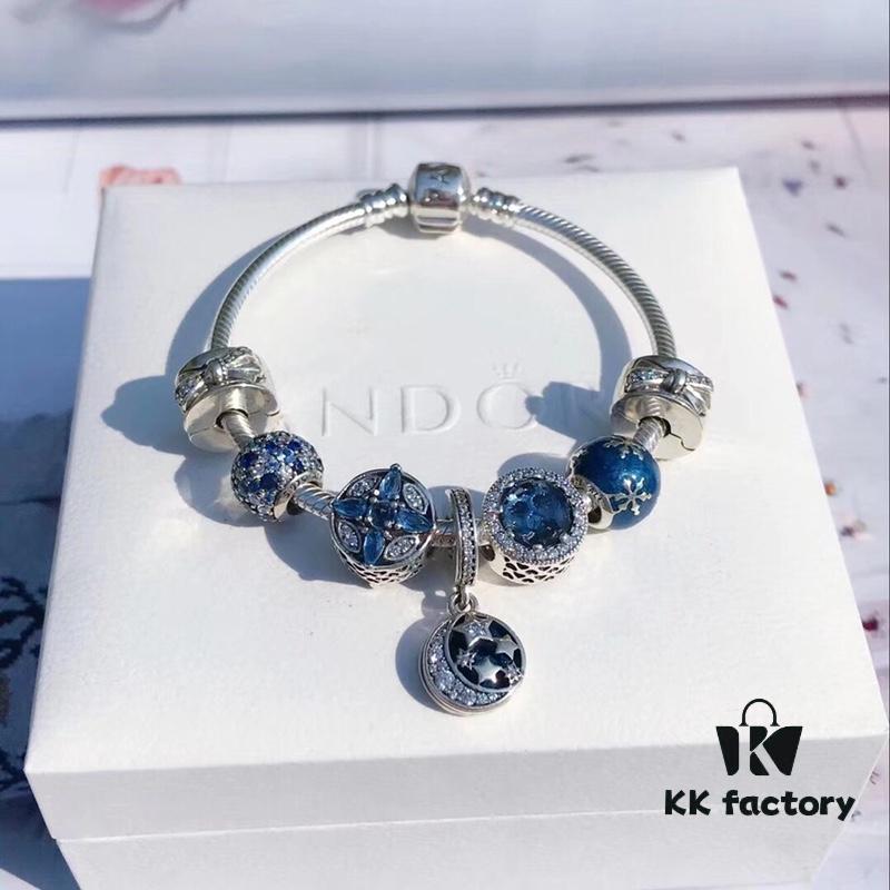 Pandora Pandora Shimmering Blue Star and Moon ☪️ New Arrival! Perfectly crafted with counter materials, one-to-one replication, quality comparable to official store products! Shimmering blue cross snowflake ❄️ charm, sparkling dark blue cat's eye, fully diamond-paved blue bead, enamel snowflake bead, bow 🎀 clasp, paired with star and moon fairy tale pendant. Made of S925 silver and comes with official packaging!
