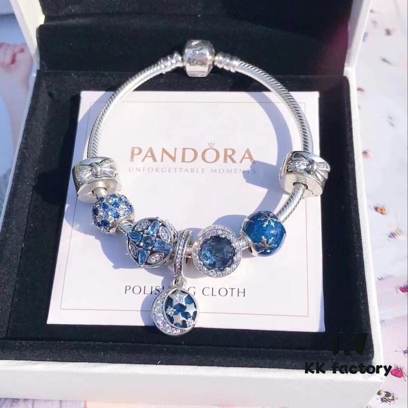 Pandora Pandora Shimmering Blue Star and Moon ☪️ New Arrival! Perfectly crafted with counter materials, one-to-one replication, quality comparable to official store products! Shimmering blue cross snowflake ❄️ charm, sparkling dark blue cat's eye, fully diamond-paved blue bead, enamel snowflake bead, bow 🎀 clasp, paired with star and moon fairy tale pendant. Made of S925 silver and comes with official packaging!