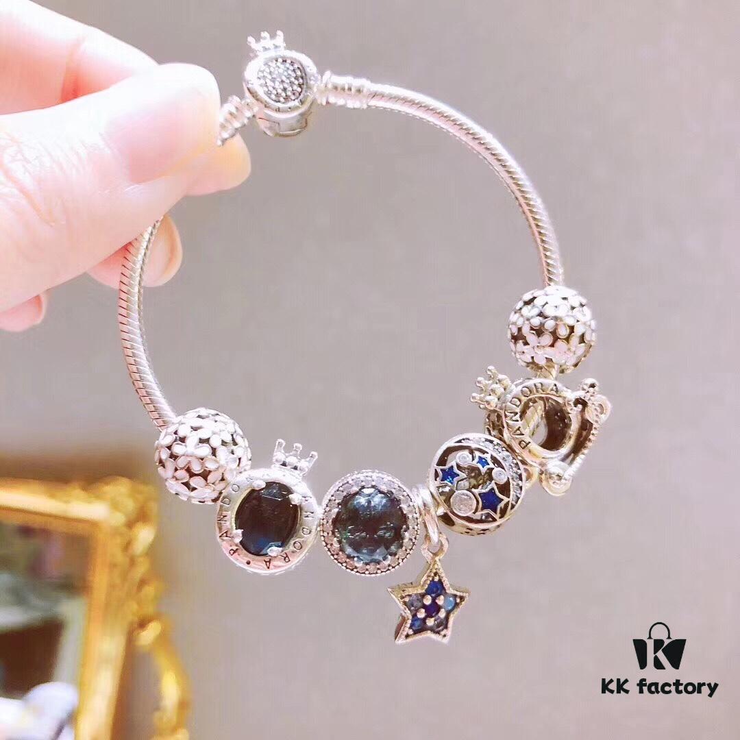 Pandora Midnight Blue Star ⭐️ New Arrival! High-Quality Replica with Original Materials, Featuring Sparkling Midnight Blue Cat's Eye, Vintage Night Sky Openwork Moon & Stars, Crown-Embellished Cat's Eye, Daisy Flower Clip, Carriage Charm, and Sparkling Star Pendant