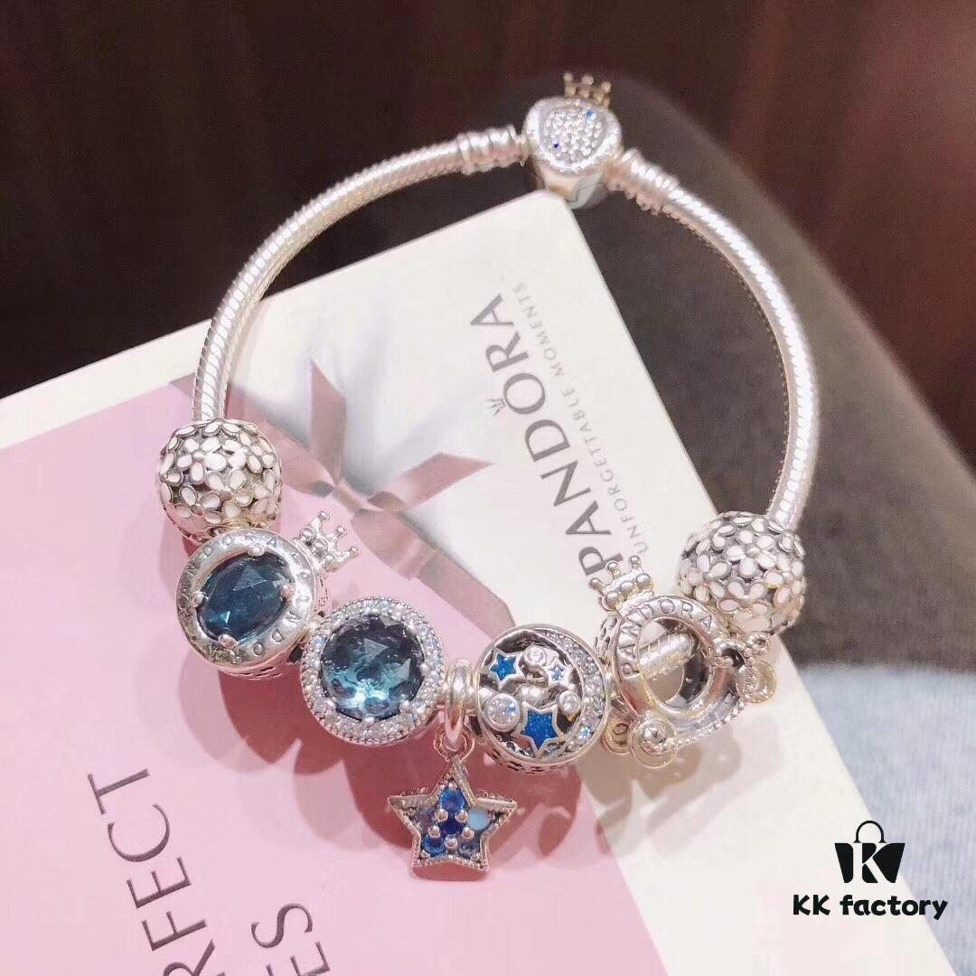 Pandora Midnight Blue Star ⭐️ New Arrival! High-Quality Replica with Original Materials, Featuring Sparkling Midnight Blue Cat's Eye, Vintage Night Sky Openwork Moon & Stars, Crown-Embellished Cat's Eye, Daisy Flower Clip, Carriage Charm, and Sparkling Star Pendant
