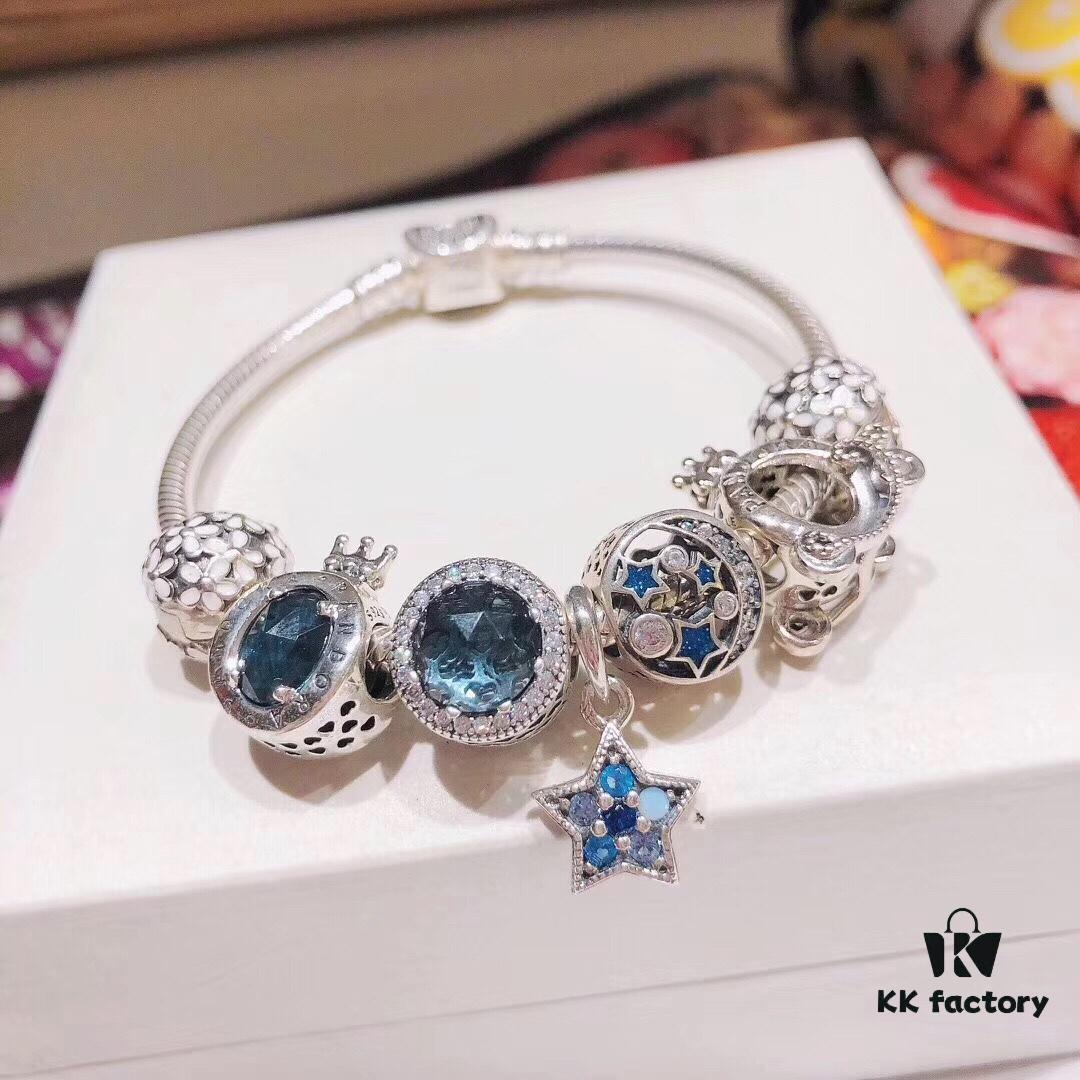 Pandora Midnight Blue Star ⭐️ New Arrival! High-Quality Replica with Original Materials, Featuring Sparkling Midnight Blue Cat's Eye, Vintage Night Sky Openwork Moon & Stars, Crown-Embellished Cat's Eye, Daisy Flower Clip, Carriage Charm, and Sparkling Star Pendant