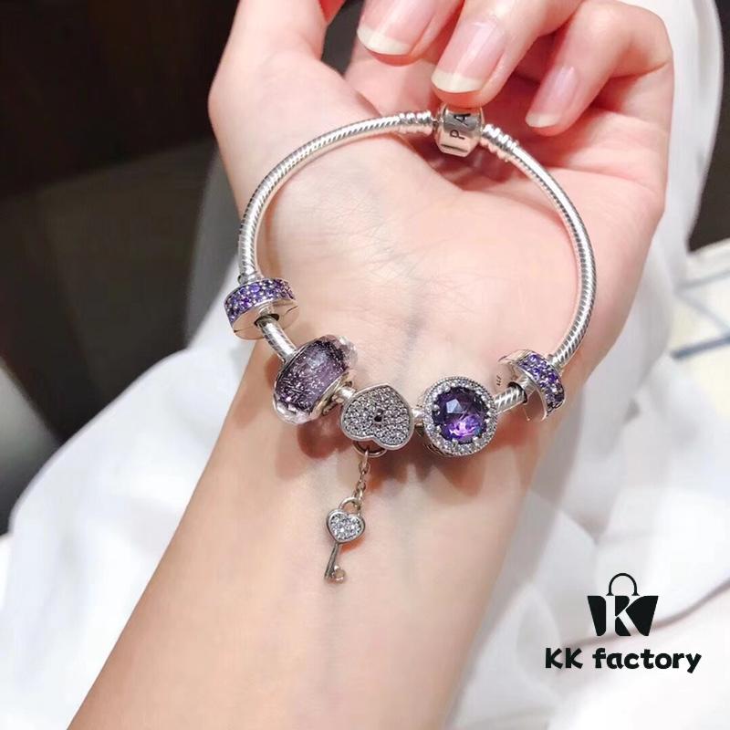Pandora Pandora Silver Deep Purple Heart Key New Arrival! Highest Quality on Market, Supports Counter Cleaning! Made with Counter Materials for Perfect 1:1 Replication! Imported Original Thai Silver Wire with Deep Purple Glass, Sparkling Deep Purple Cat's Eye, Sparkling Purple Clasp, Heart Key Pendant. S925 Silver Comes with Official Packaging!